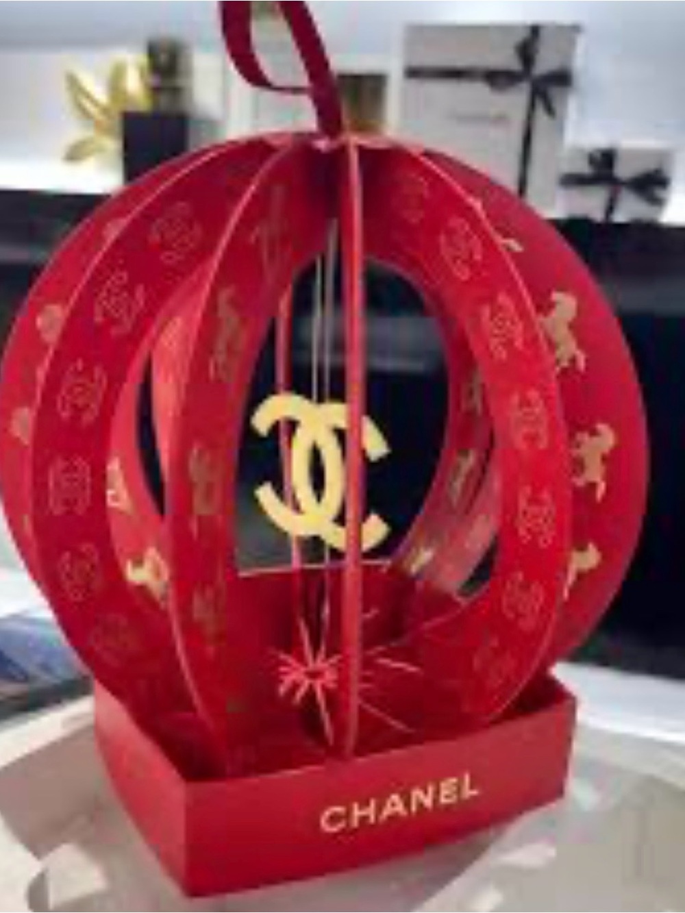 Chanel BEAUTE year of the horse - Picture 2 of 7